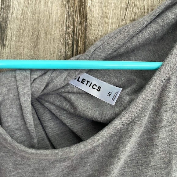 Fabletics XL twisted back tank - Picture 5 of 5